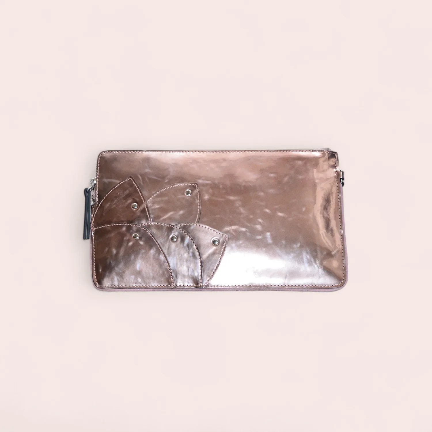Karine Arabian Rose pochette cuir métal rose