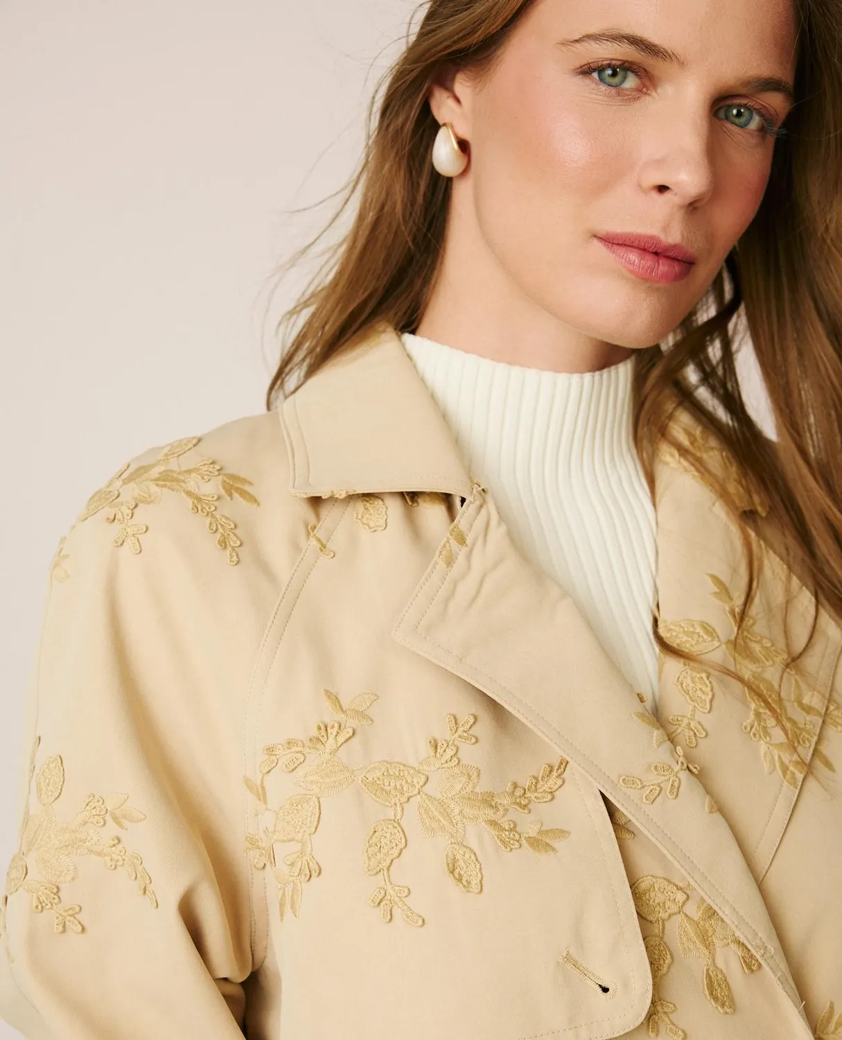 Alma en Pena V26CL1500 trench brodé beige floral