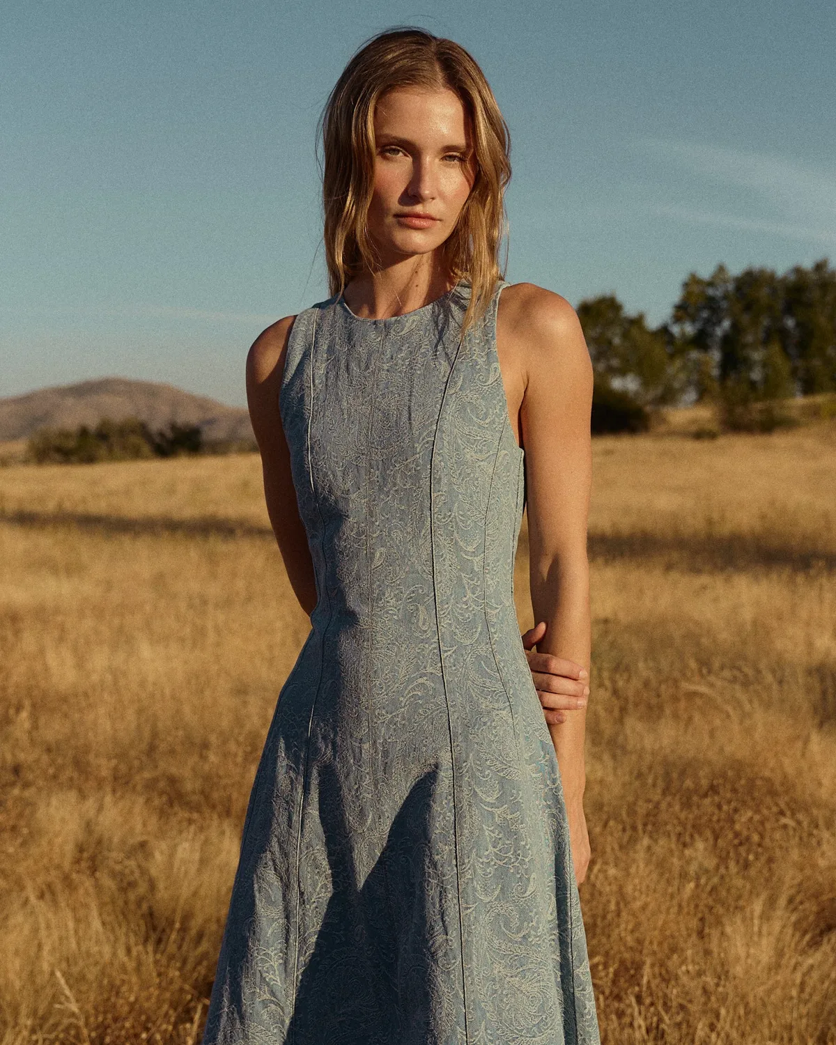 Alma en Pena I26CL0228 robe longue denim bleu paisley