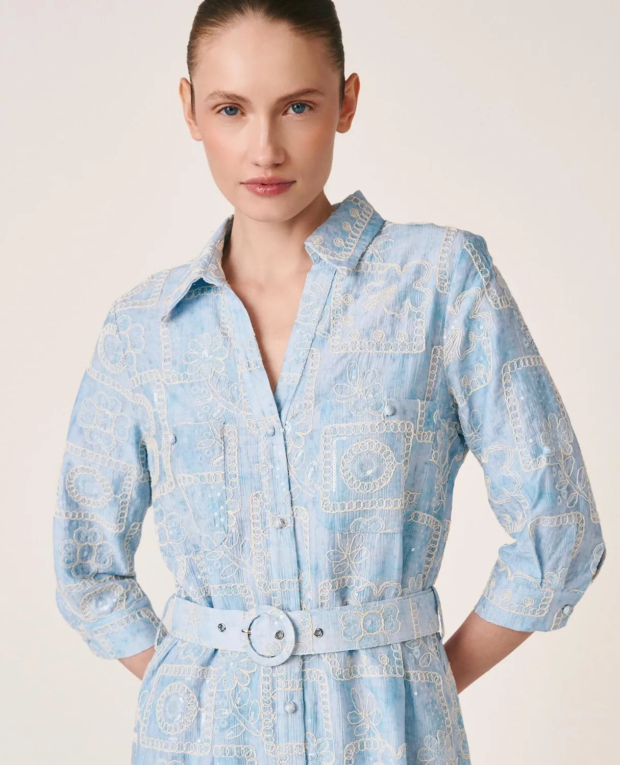 Alma en Pena V26CL0250 robe midi bleue tencel brodée