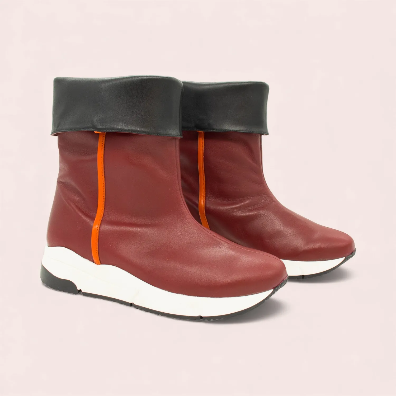Karine Arabian SNEARO bottes femme cuir noir liseré