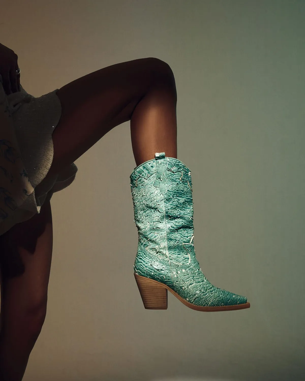 Alma en Pena V250131 bottes aqua cuir brodé talon 8 cm