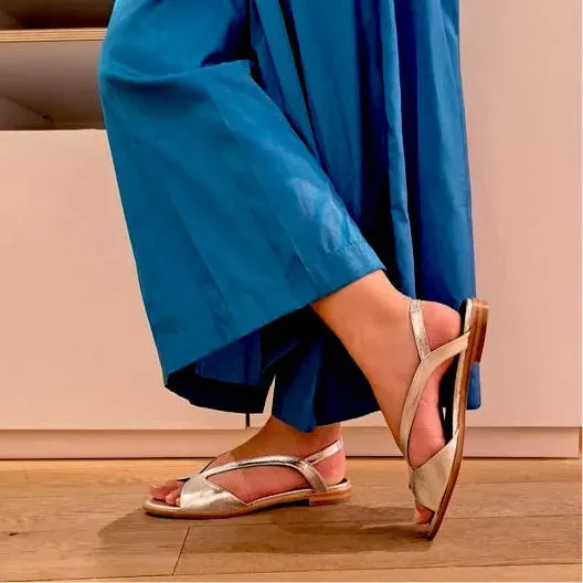Karine Arabian YONI sandale plate or cuir métallisé