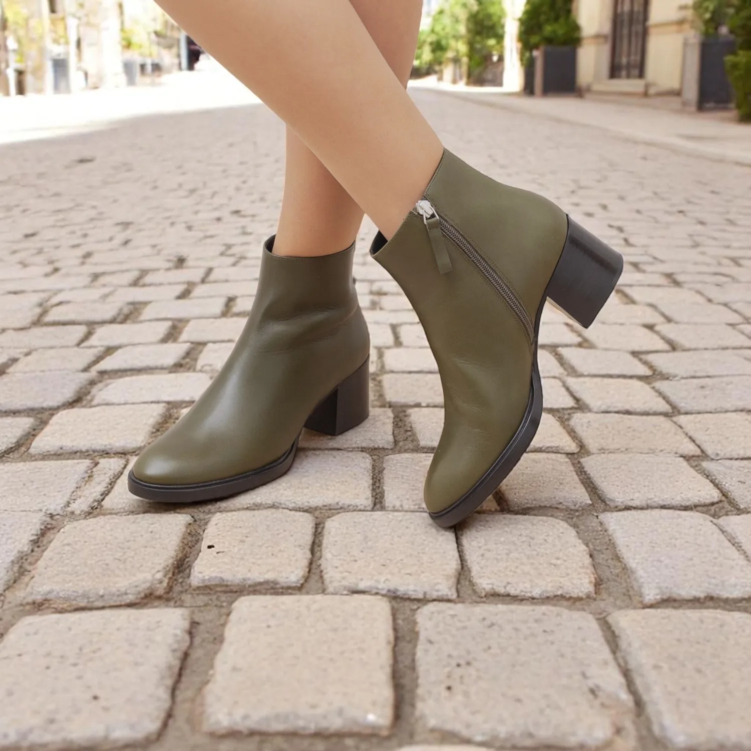 Karine Arabian Ella bottines cuir lisse kaki