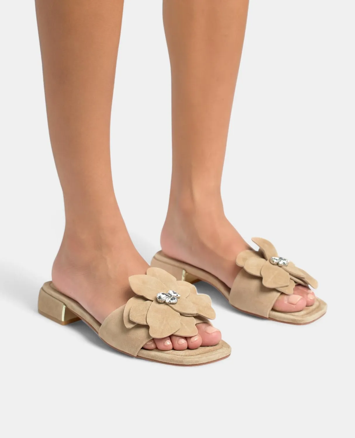 Alma en Pena V251944 mules plates sable fleur talon 3,5 cm