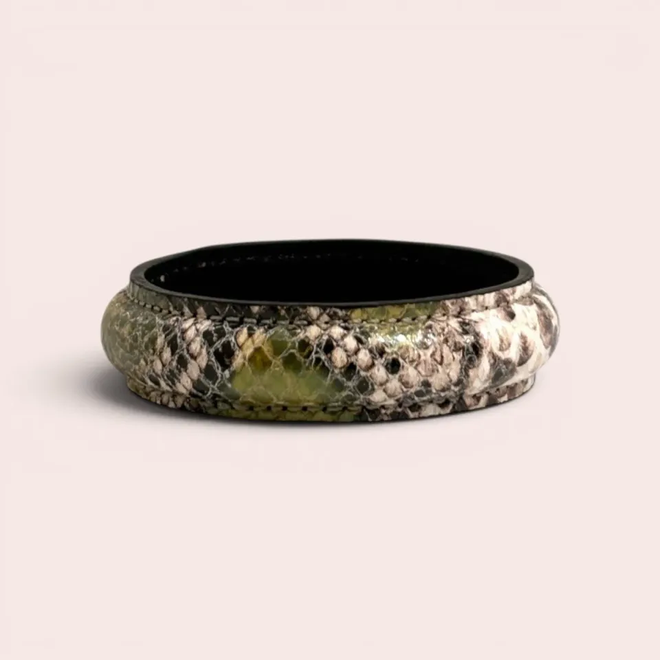 Karine Arabian Jonc serpent ivoire kaki bracelet