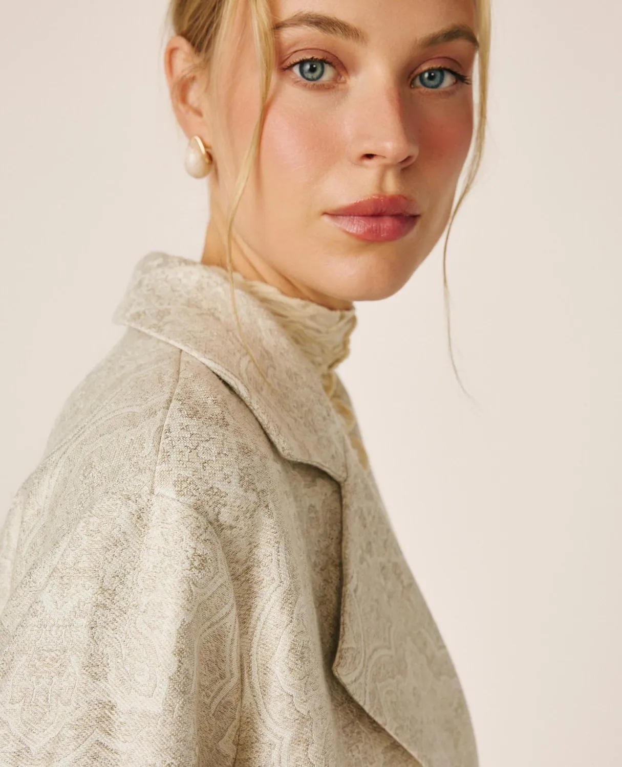 Alma en Pena I26CL1507 trench long croisé beige ceinture