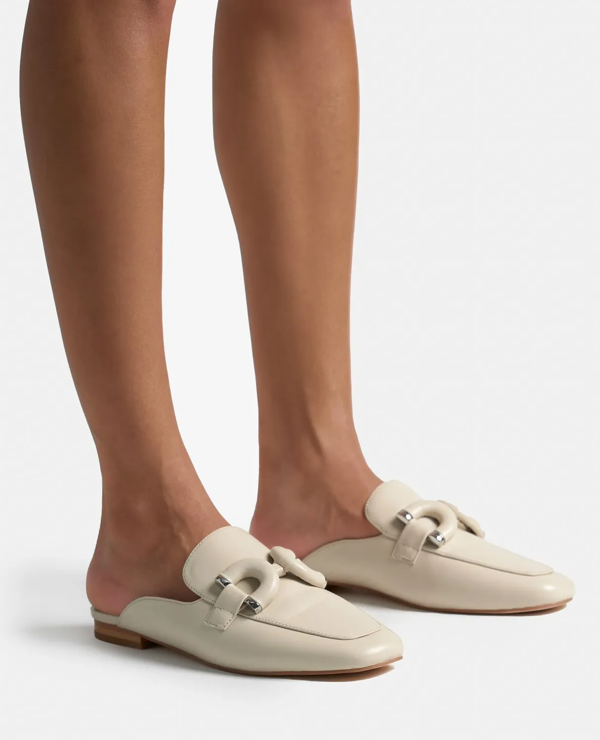 Alma en Pena V250301 mules blanc cuir plat