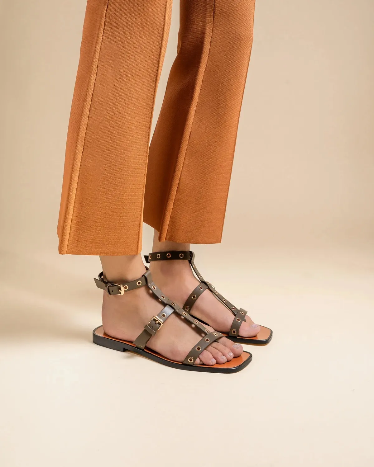 Mi/Mai Bonnie Kaki nu-pieds kaki cuir