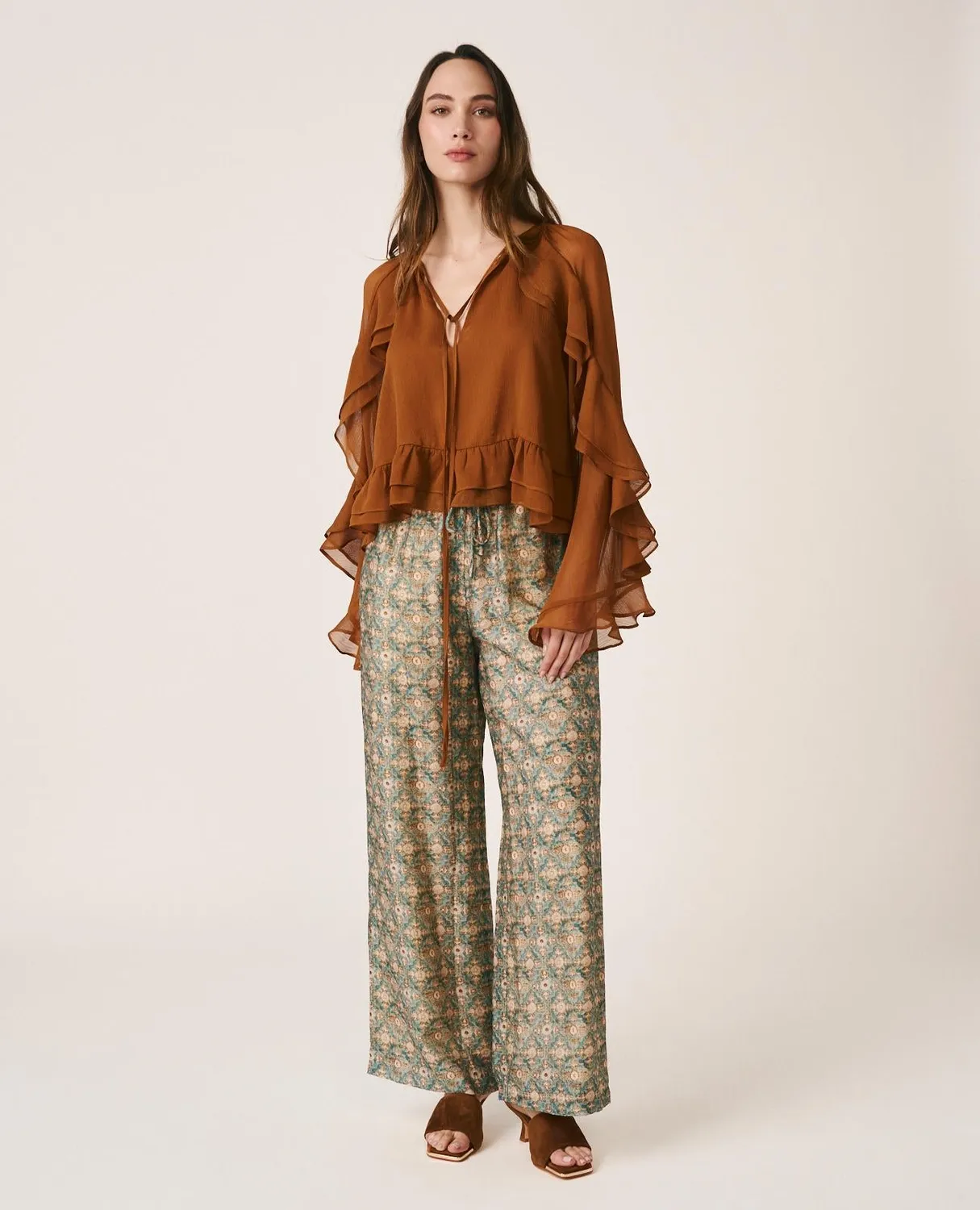Alma en Pena V26CL0506 blouse marron à volants gaze