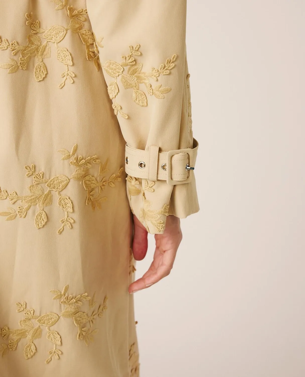 Alma en Pena V26CL1500 trench brodé beige floral