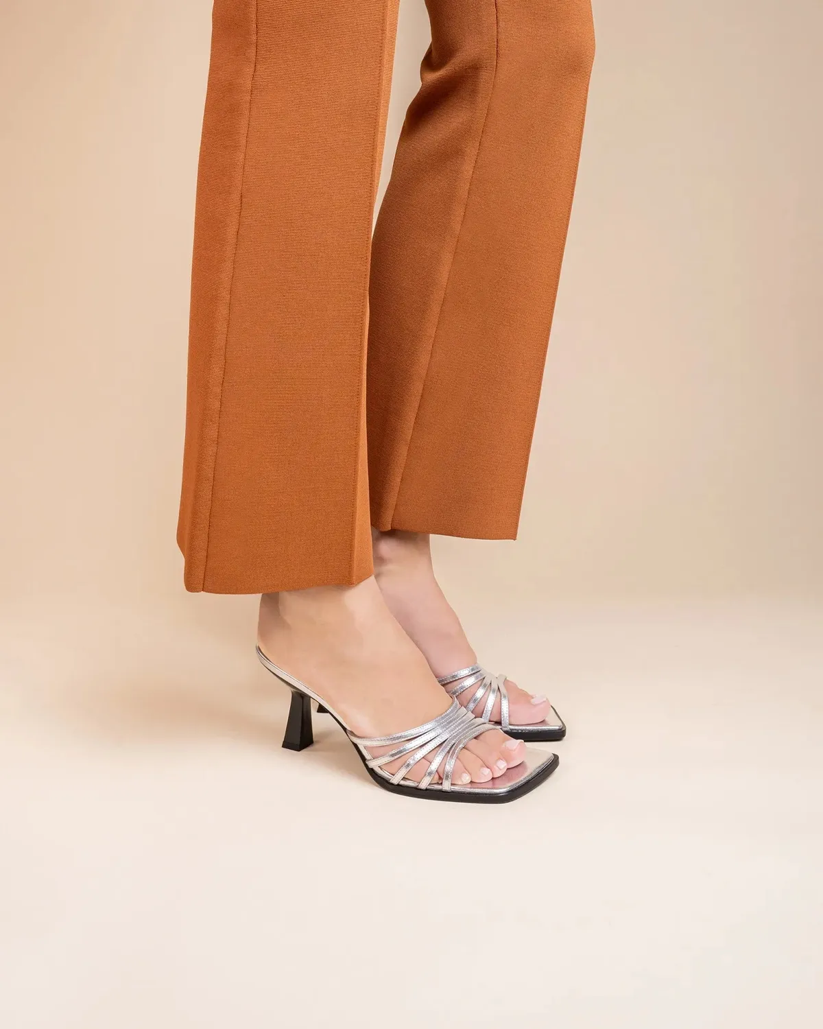 Mi/Mai Isamu Silver mules cuir argenté talon haut