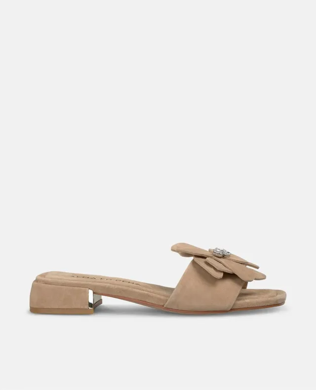 Alma en Pena V251944 mules plates sable fleur talon 3,5 cm