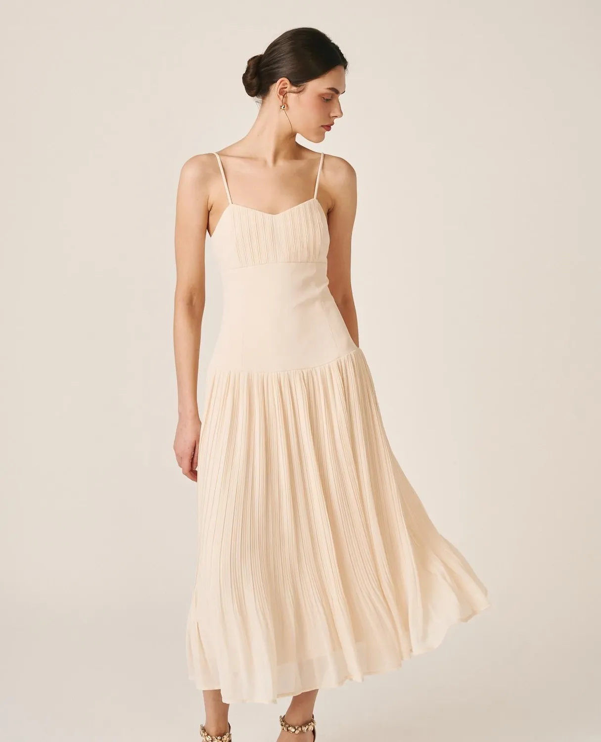 Alma en Pena V26CL0248 robe midi crêpe ivoire plissée bretelles