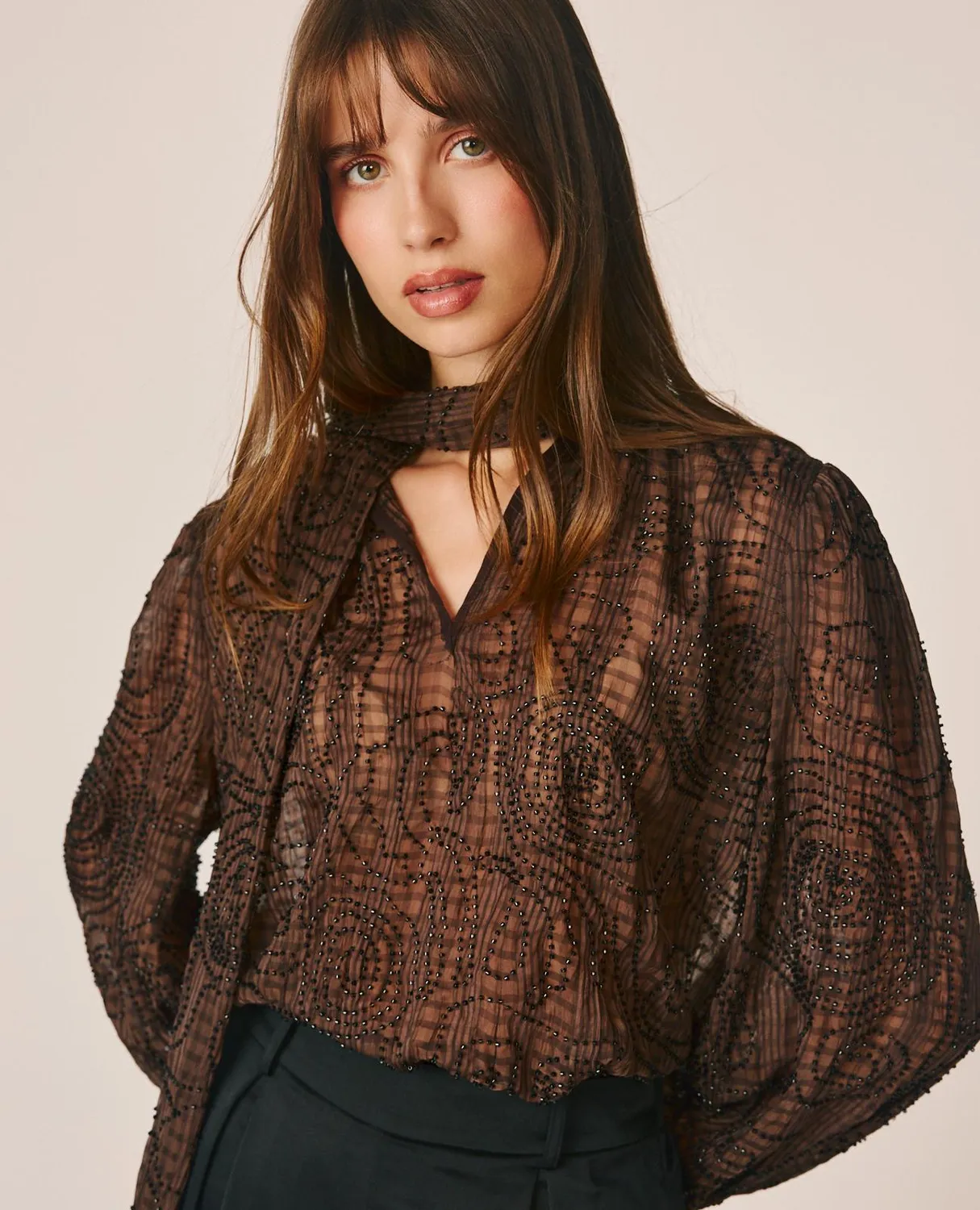 Alma en Pena I26CL0503 blouse organza marron à perles