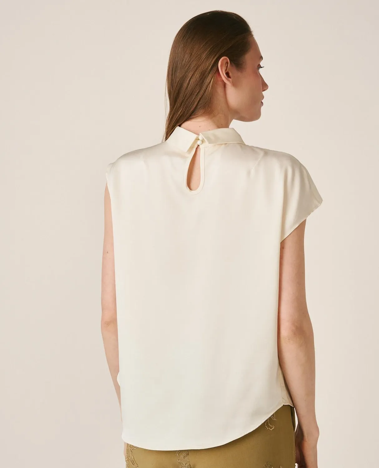 Alma en Pena V26CL0516 blouse satin blanche sans manches
