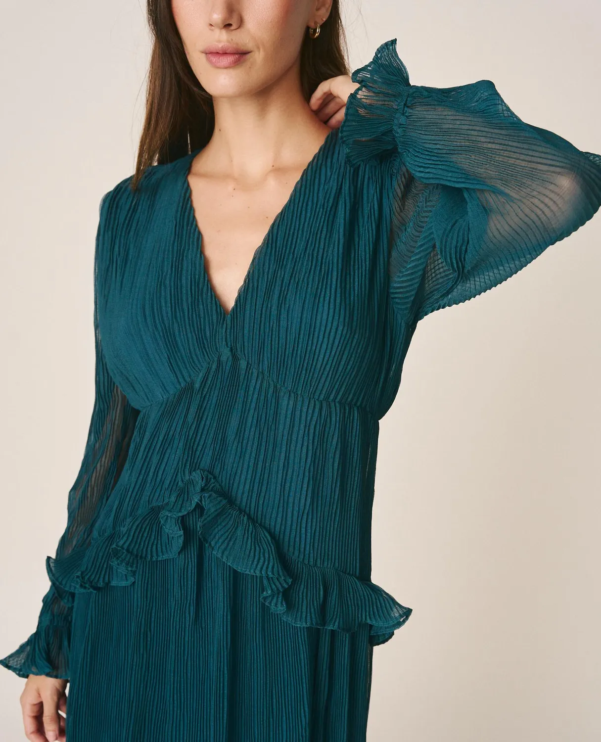 Alma en Pena I26CL0201 robe longue bleue plissée découpes