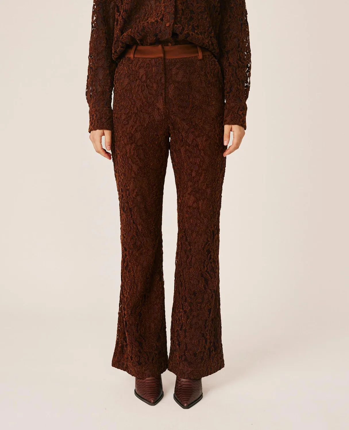 Alma en Pena I26CL1613 pantalon flare dentelle marron