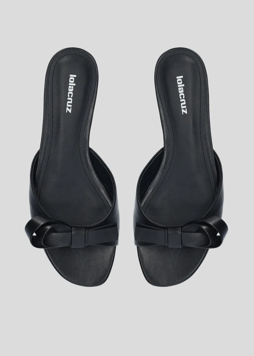 Lola Cruz Linda mules noires plates