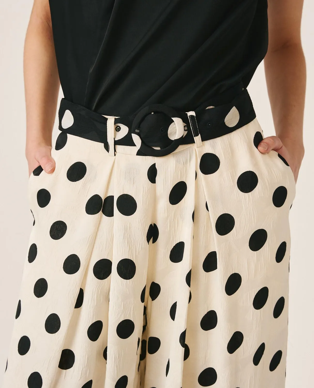 Alma en Pena V26CL1608 pantalon satin blanc à pois large