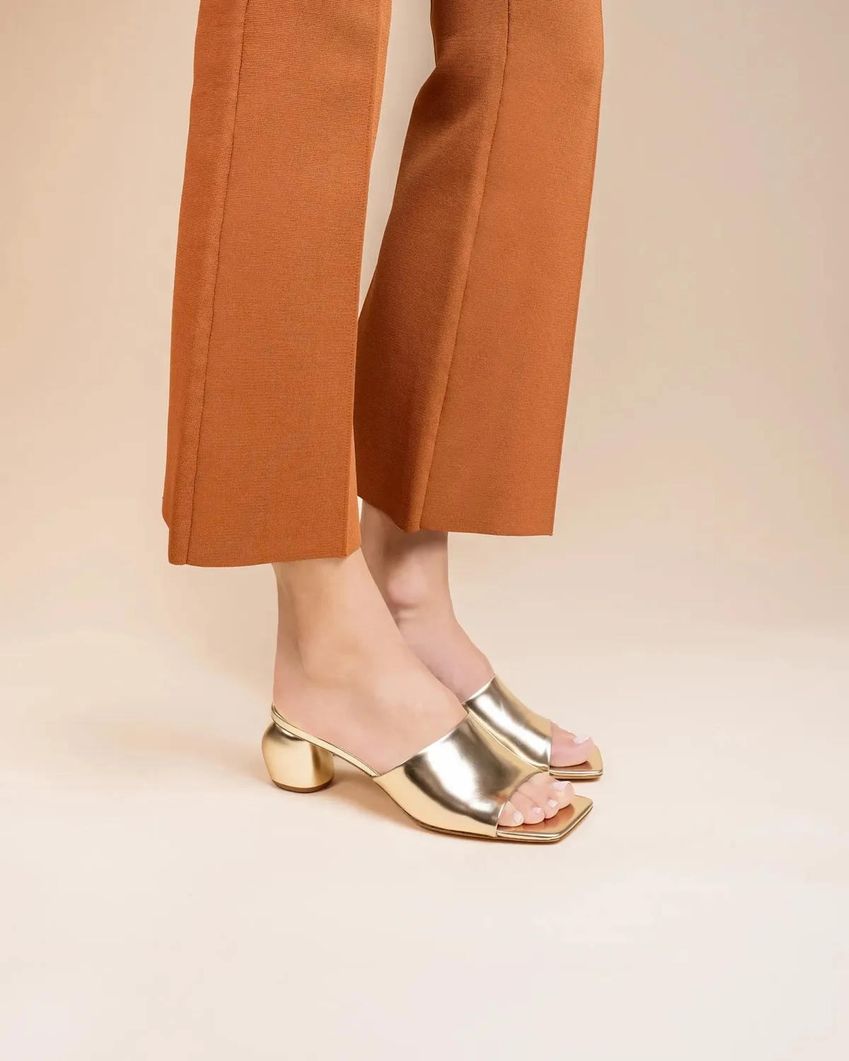 Mi/Mai Gemma Low Gold mules cuir doré talon 5cm