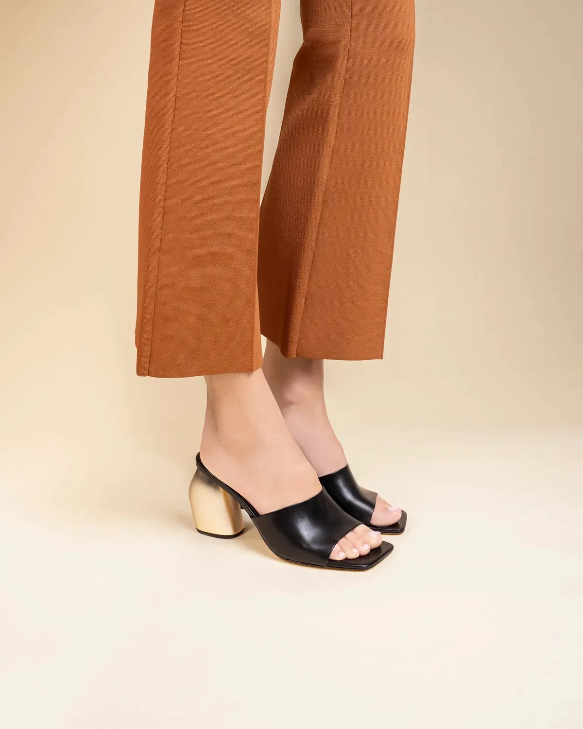 Mi/Mai Gemma High Black Gold mule cuir noir talon 8 cm