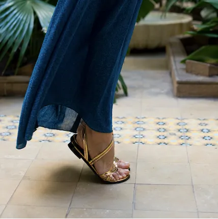 Karine Arabian IZA nu-pieds cuir noir orange métallisé