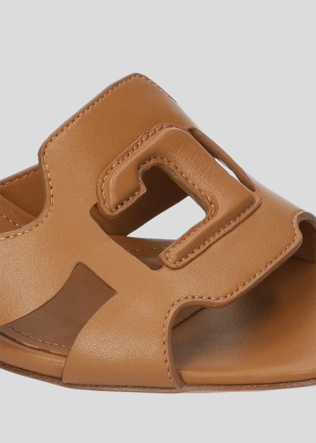 Lola Cruz Cuirine sandales camel cuero talon moyen