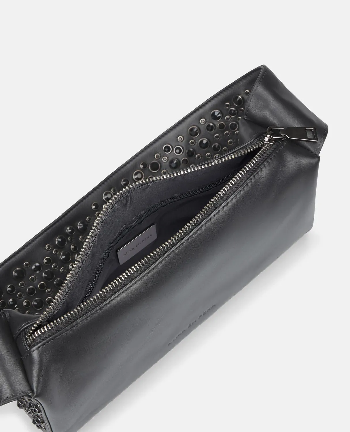 Alma en Pena V25BG5003 sac noir cuir anse cloutée
