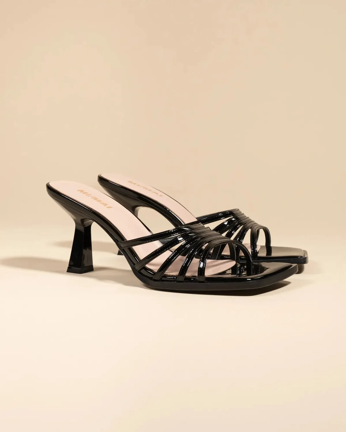 Mi/Mai Isamu Black Patent mules verni noir talon stable