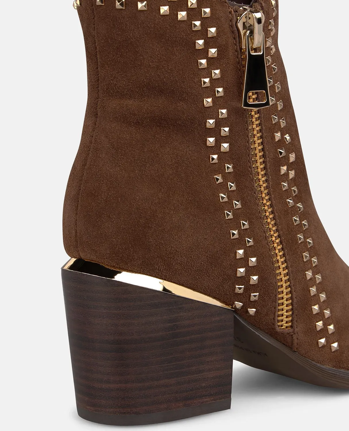 ALMA EN PENA I2652400C bottines daim camel cloutées 7,5 cm