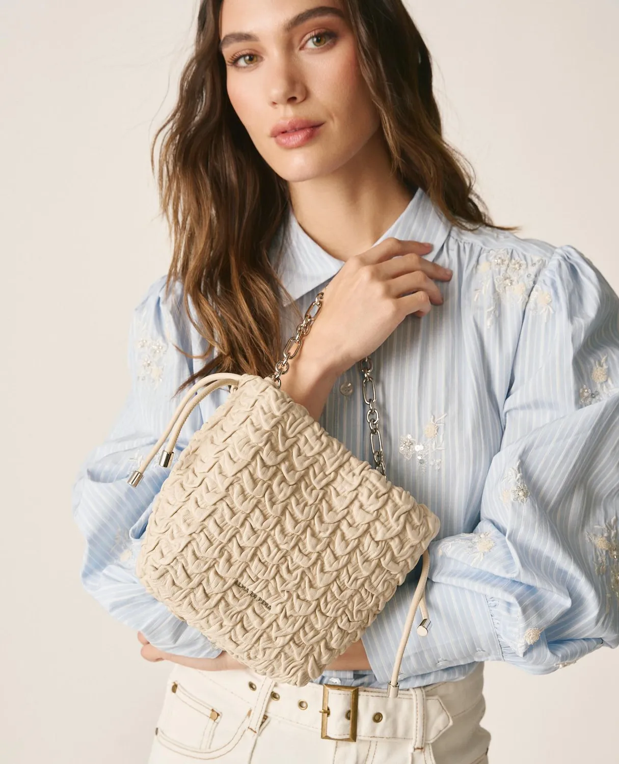 Alma en Pena V26BG042 sac gris relief cuir