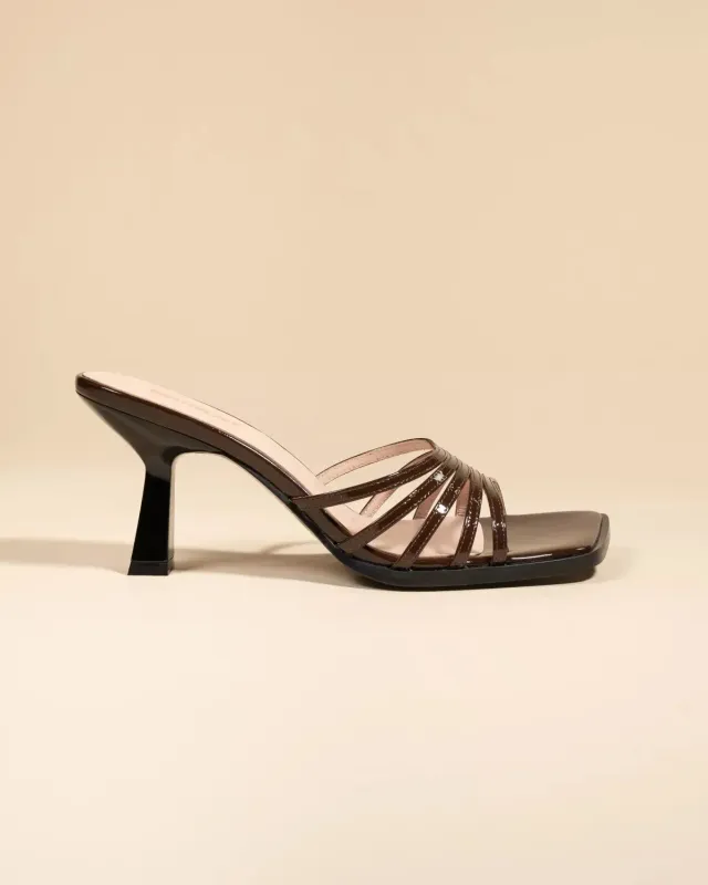 Mi/Mai Isamu Chocolate Patent mules verni talon haut