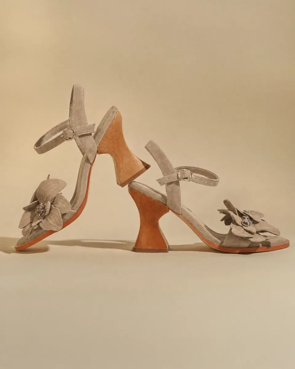 Alma en Pena V262451 sandale talon fleur beige 10 cm