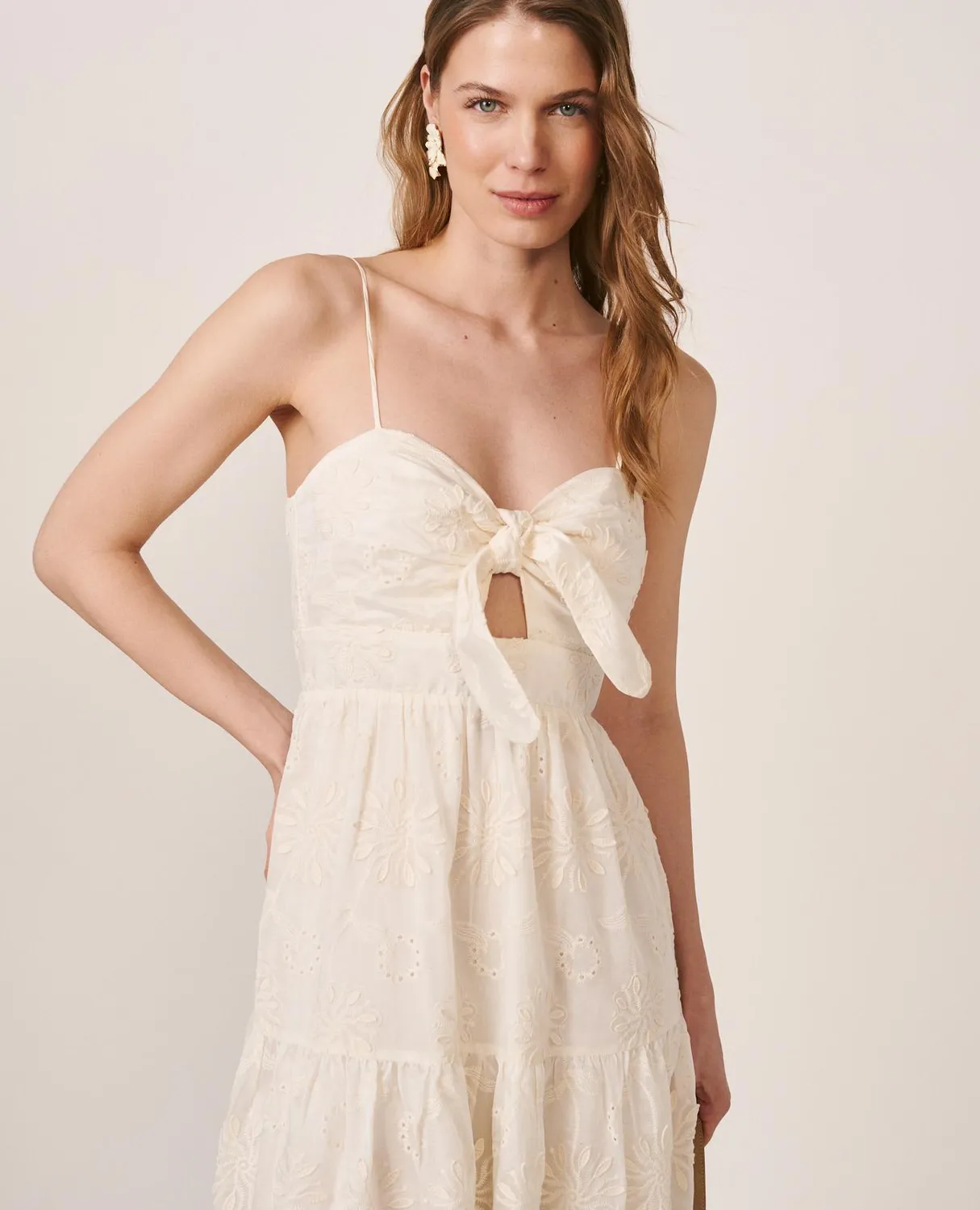 Alma en Pena V26CL0228 robe midi blanche brodée Tencel