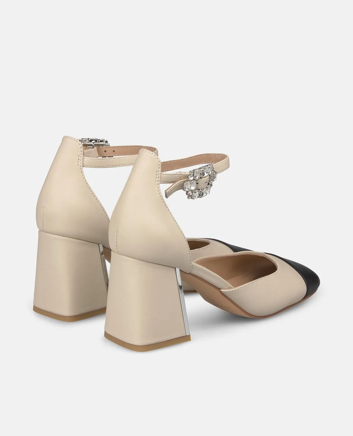Alma en Pena V261502 escarpins ivoire cuir talon large 7 cm
