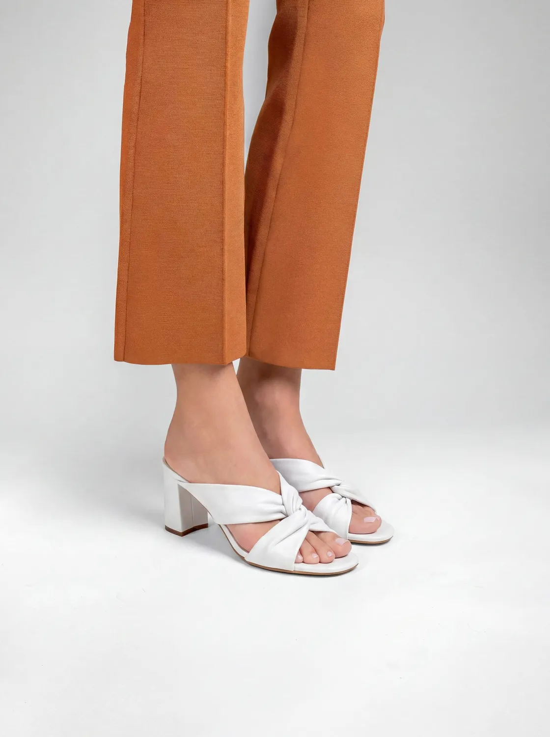 Mi/Mai Tamarama White mules talon blanc confort