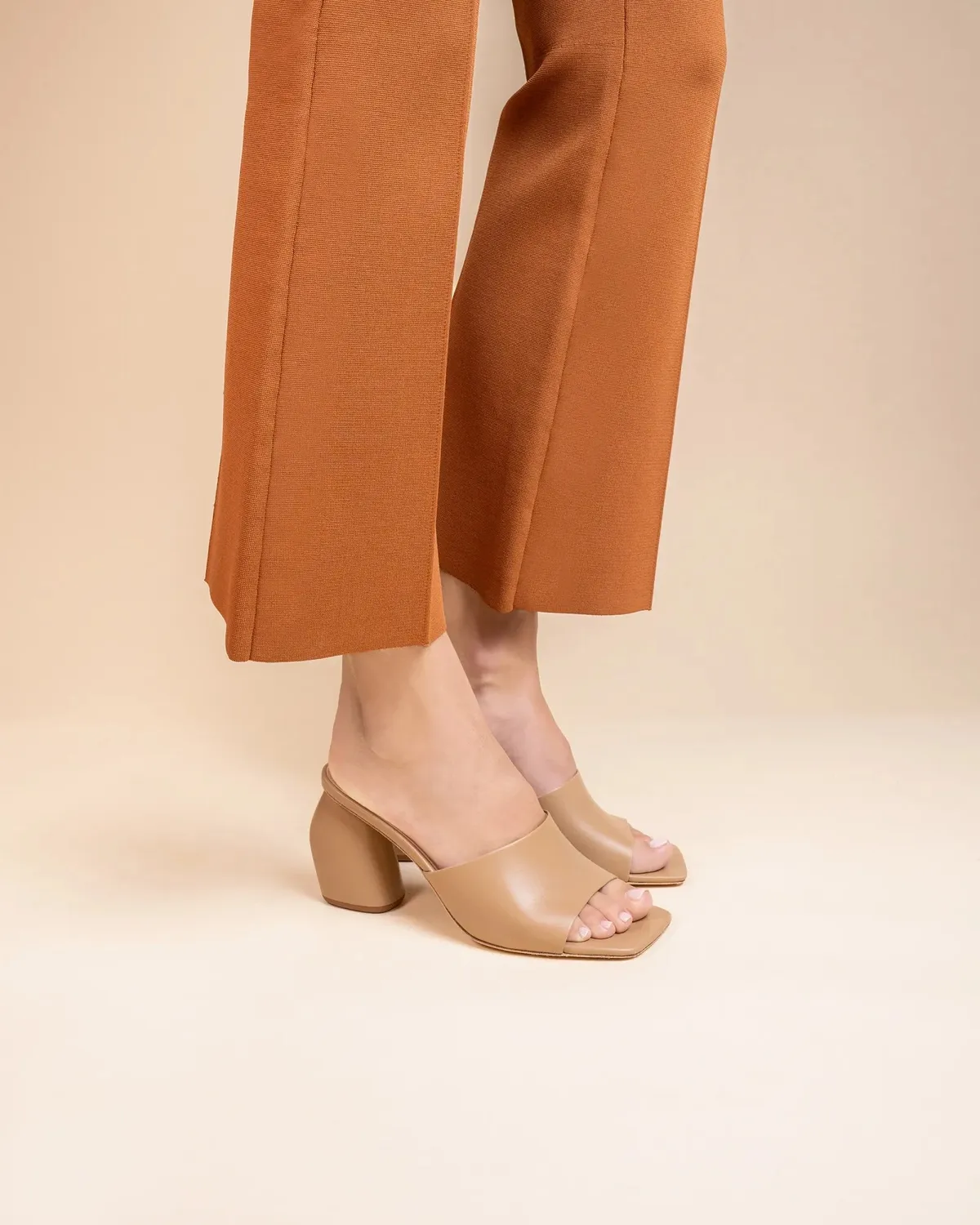 Mi/Mai Gemma High Nude mules cuir beige 8 cm