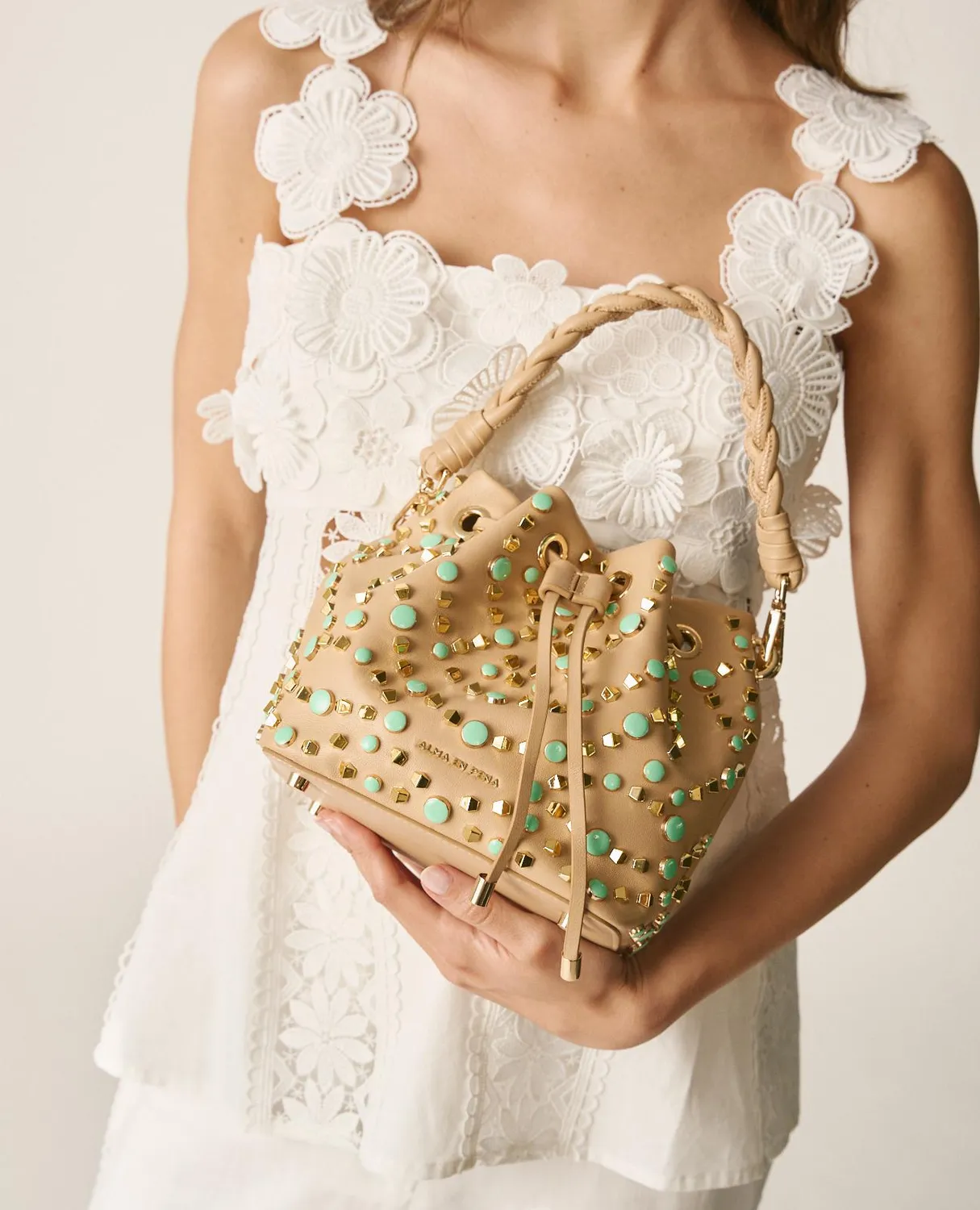Alma en Pena V26BG037 sac seau camel cuir clouté