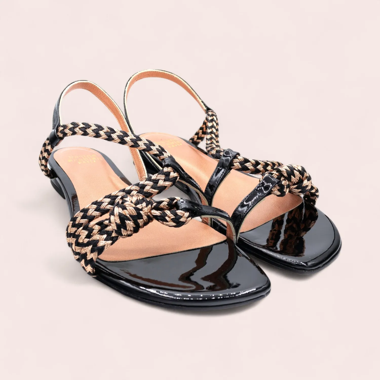 Karine Arabian Molly nu-pieds cuir verni cordon noir