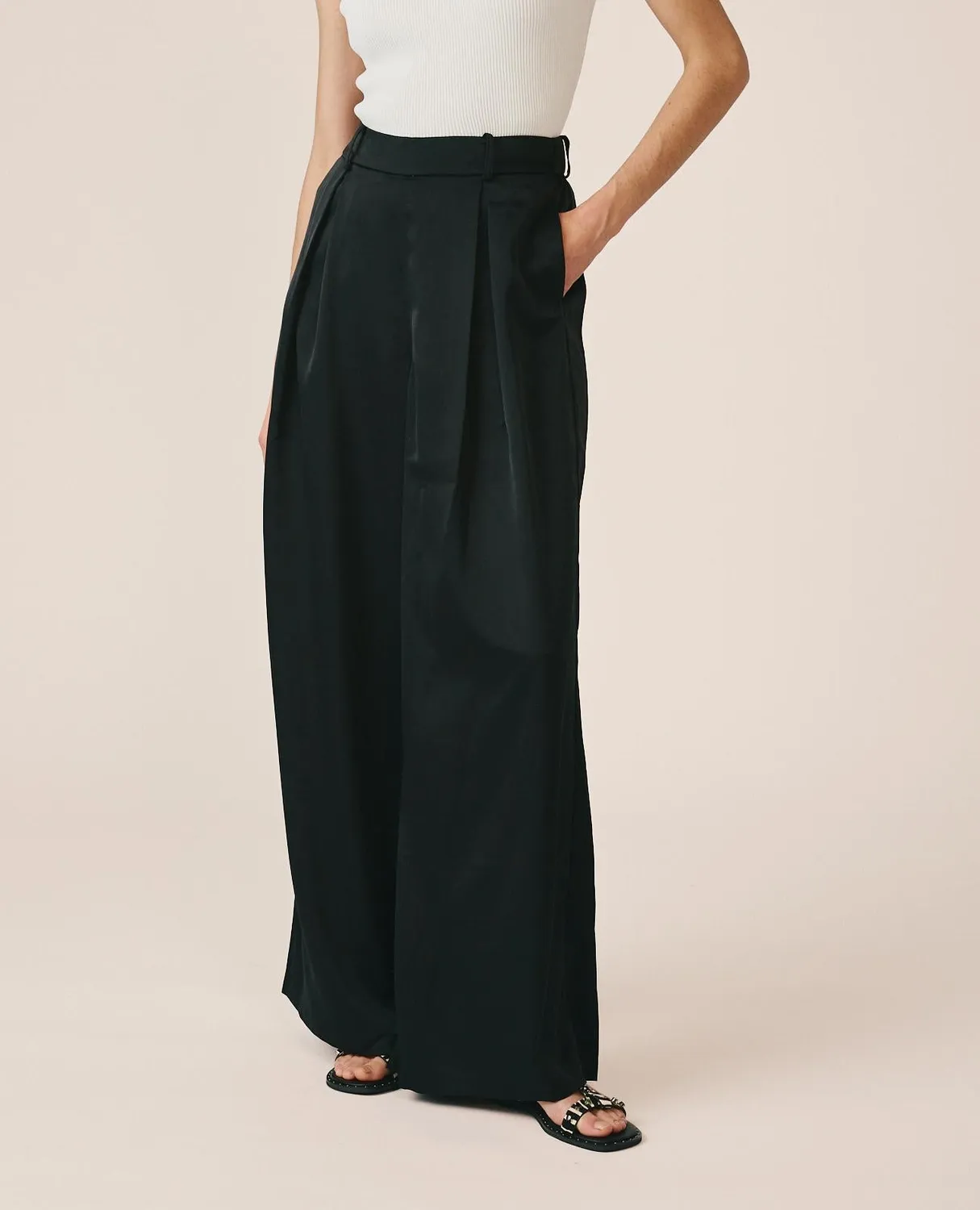 Alma en Pena V26CL1617 pantalon satiné noir taille haute