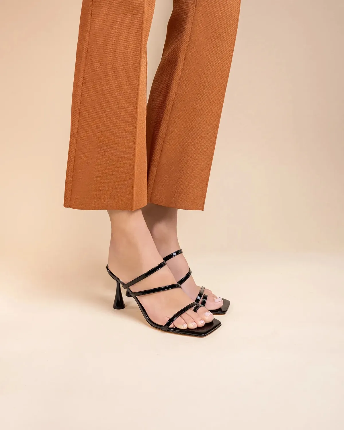 Mi/Mai Sorento Black Patent sandales verni noir carré