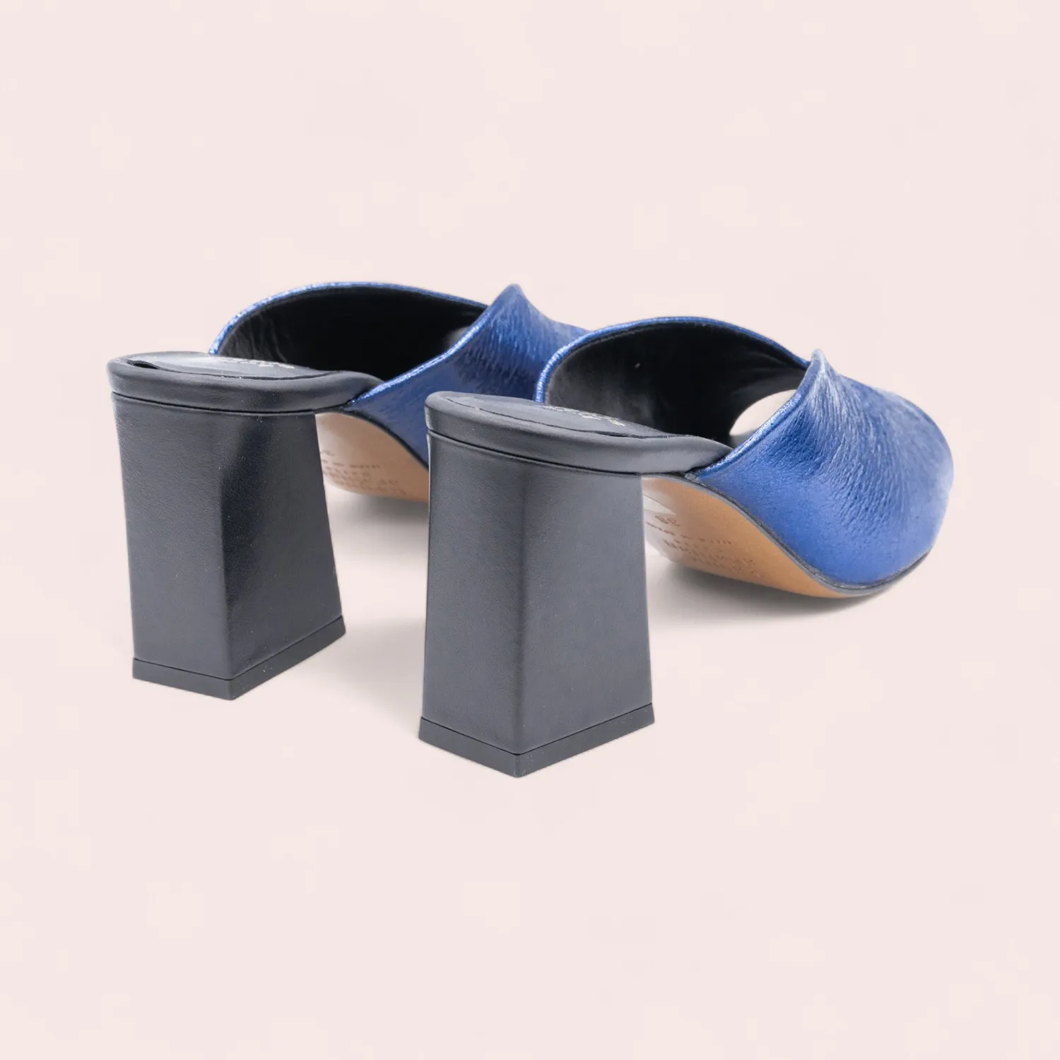 Karine Arabian Joana mules à talons bleu argent cuir