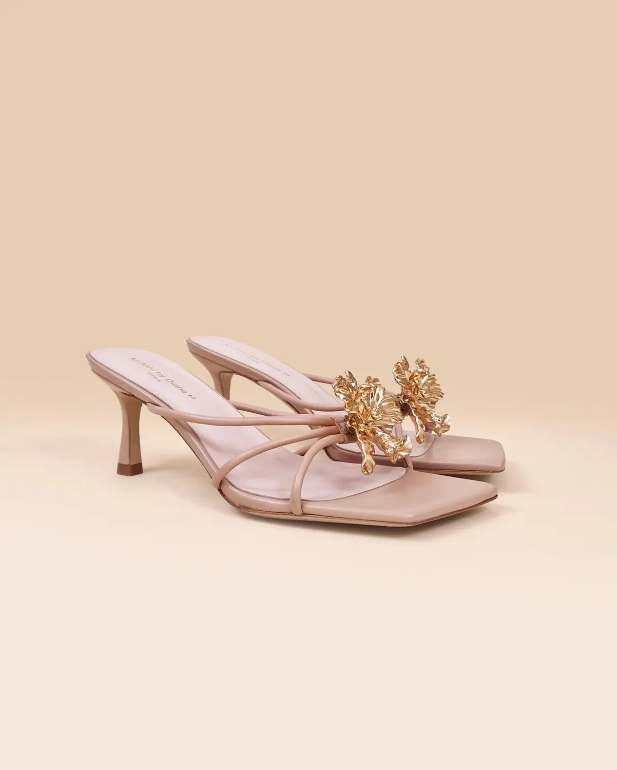 Mi/Mai Thira Nude mules beige 6 accessoires