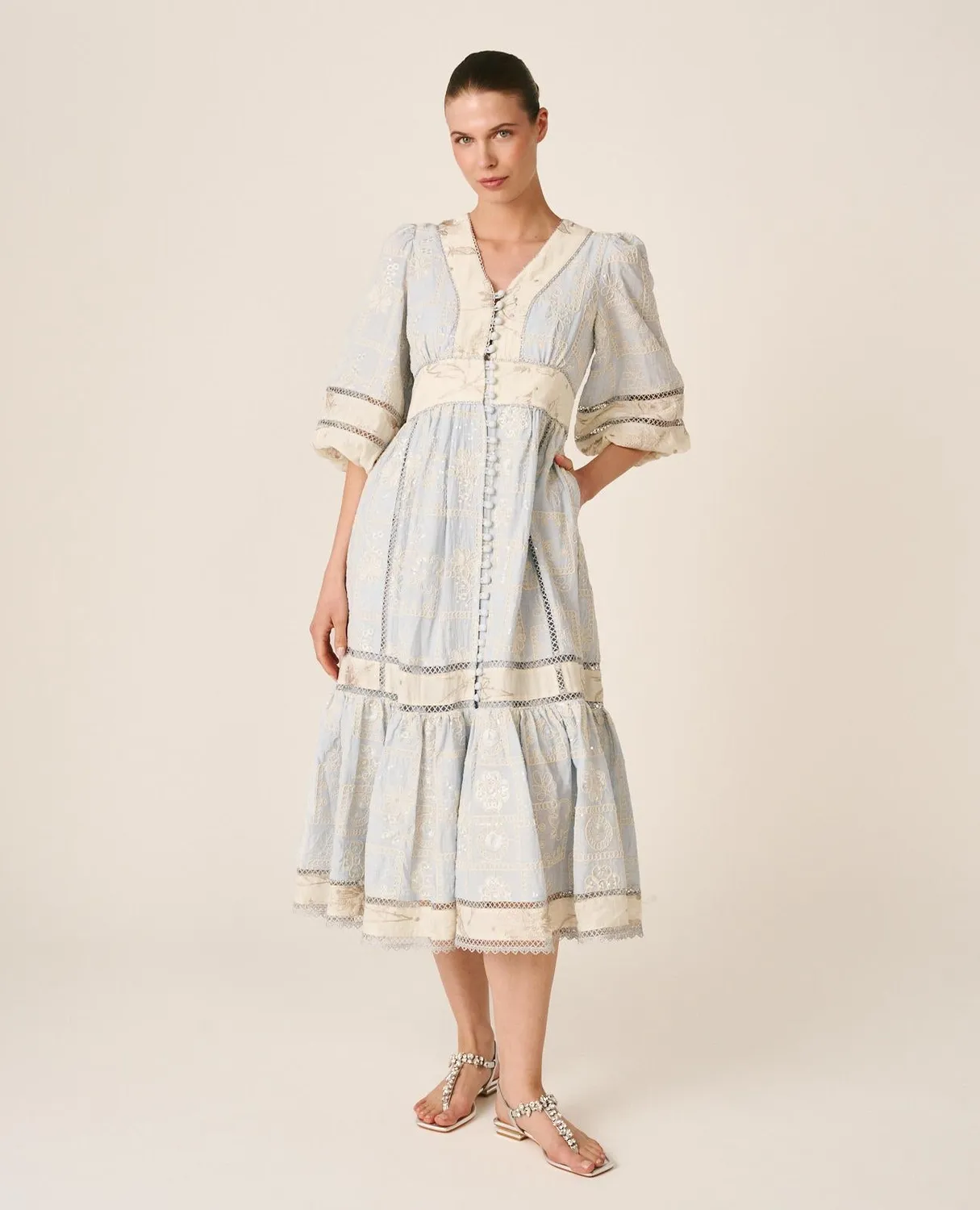 Alma en Pena V26CL0221 robe midi bleue brodée