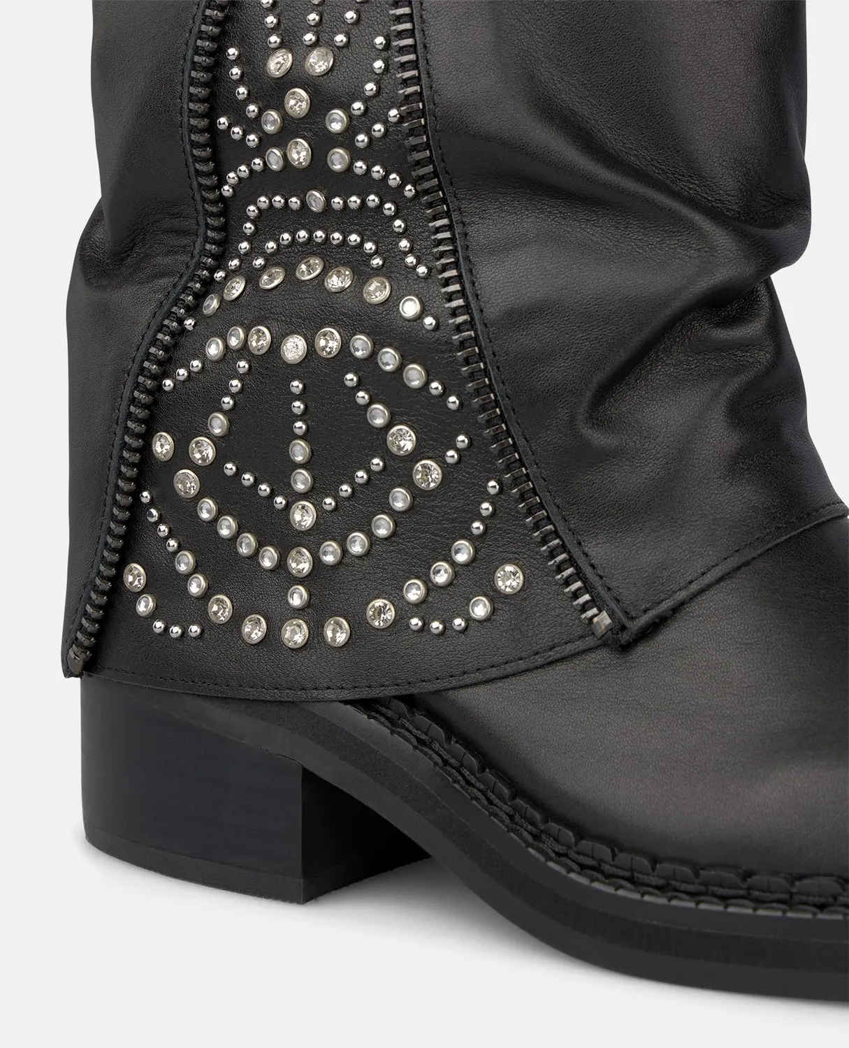 Alma en Pena I260804 bottines plates noires clous