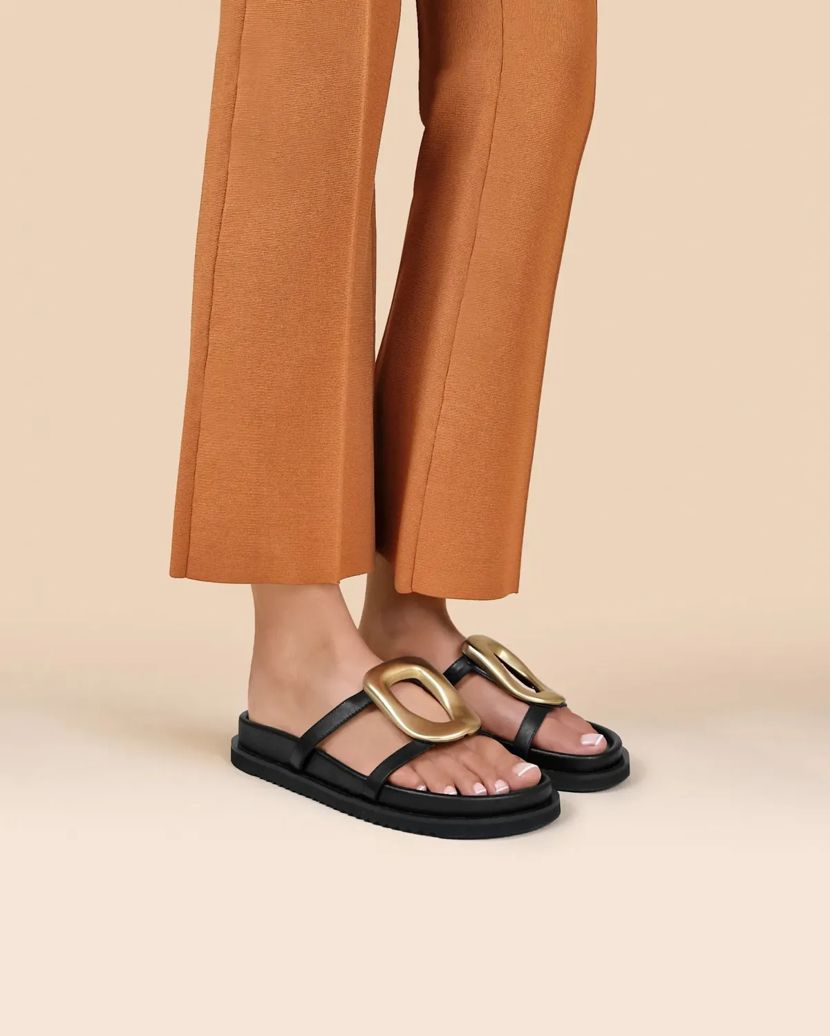 Mi/Mai Milos Black mules cuir noir bijou doré