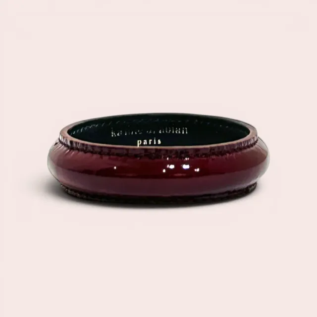 Karine Arabian Jonc bracelet cuir verni cerise
