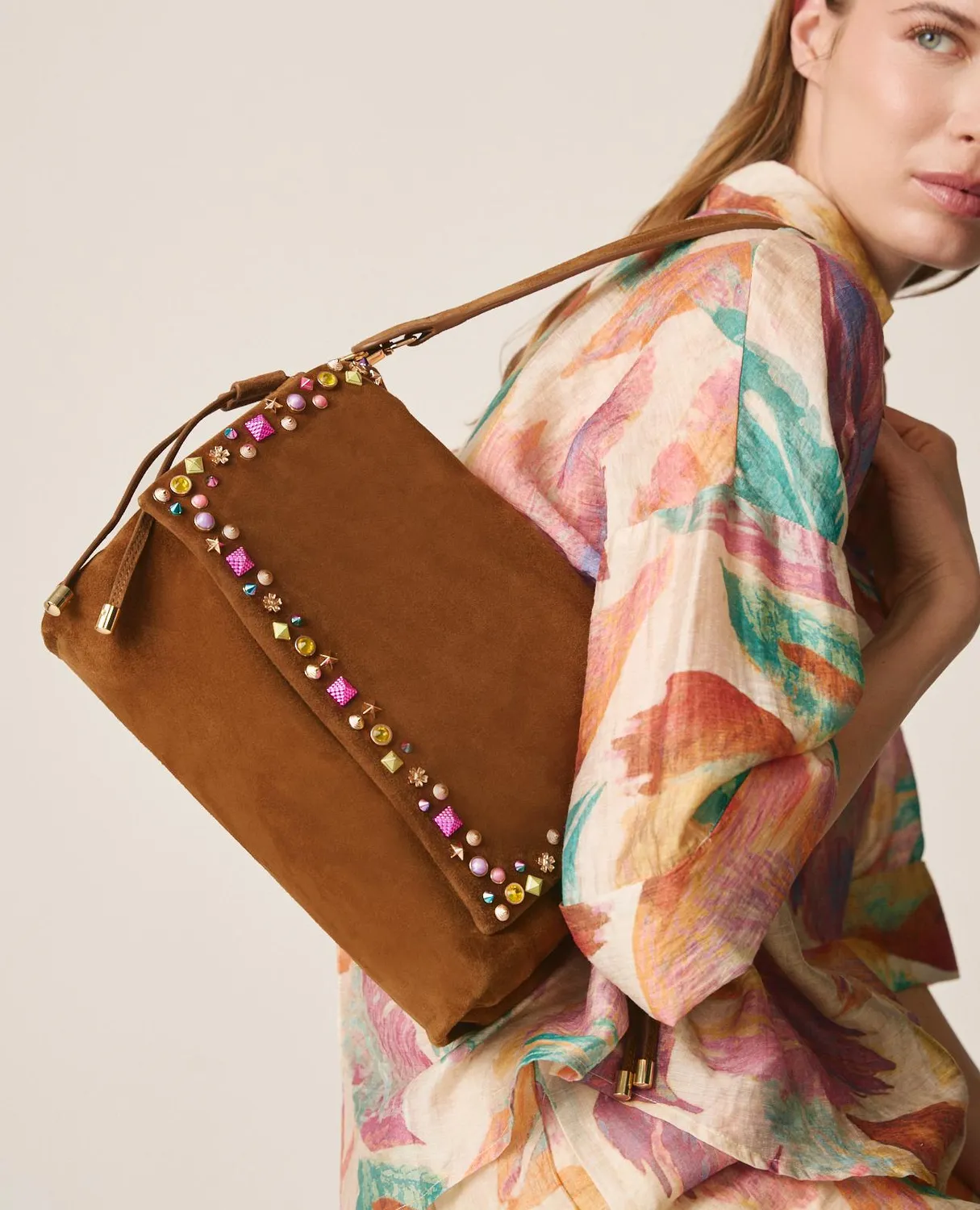 Alma en Pena V26BG045 sac cuir caramel clouté