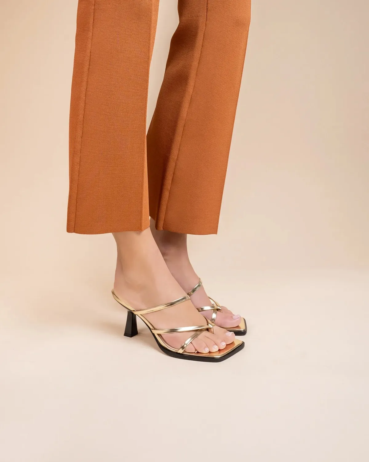 Mi/Mai Misty Gold Mirror mules cuir doré bout carré